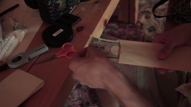 Video Reference: finger, hand, arm, human body, leg, nail, mouth, weapon, wood, material