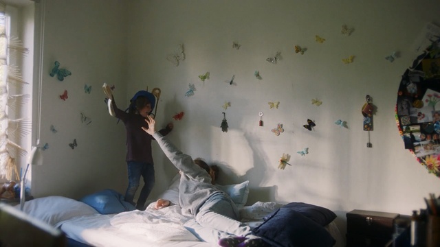 Video Reference: Wall, Bed, Room, Bedroom, Bed sheet, Joint, Shoulder, Leg, Plaster, Textile, Person