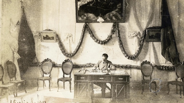 Video Reference: black and white, vintage clothing, history, art, visual arts, monochrome, Person