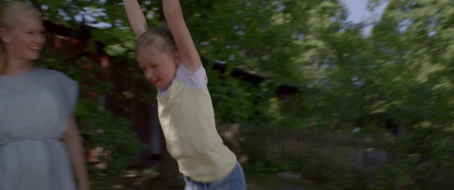 Video Reference: Photograph, Nature, Tree, Standing, Arm, Leaf, Fun, Photography, Sunlight, Branch