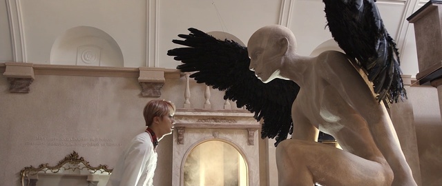 Video Reference: statue, sculpture, tourist attraction, monument, art, museum, classical sculpture