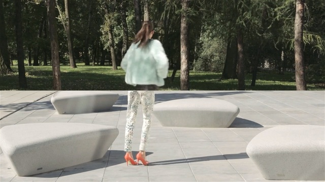 Video Reference: White, Shoulder, Leg, Tree, Leisure, Trousers, Sitting, Jeans