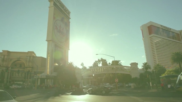 Video Reference: sky, landmark, urban area, metropolitan area, town, city, morning, downtown, haze, skyscraper