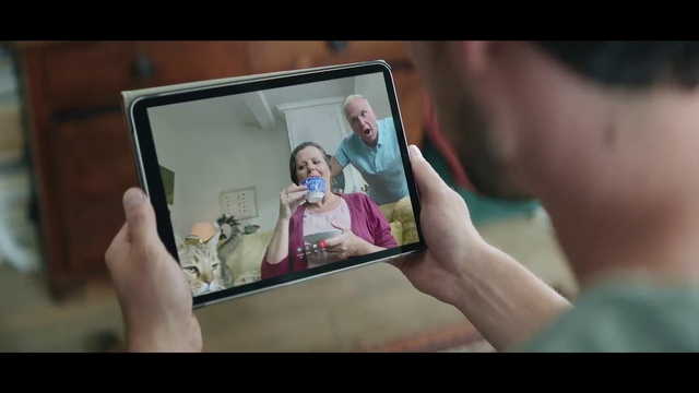 Video Reference: Hand, Communication Device, Tablet computer, Cameras & optics, Gesture, Gadget, Finger, Display device, Multimedia, Art