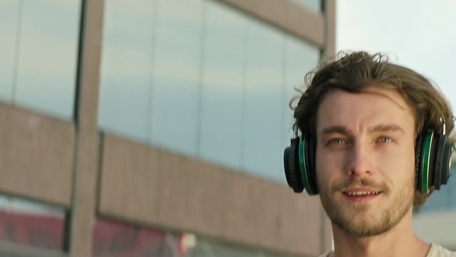 Video Reference: Hair, Face, Facial hair, Facial expression, Forehead, Eyebrow, Chin, Head, Cheek, Nose