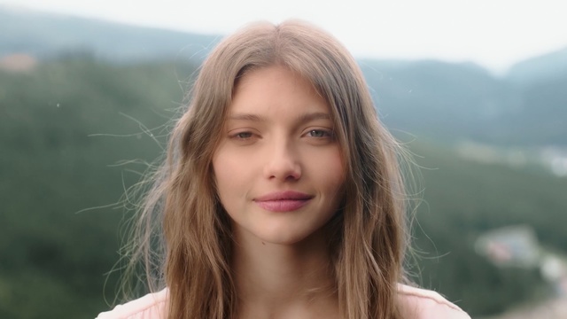 Video Reference: Hair, Face, Blond, Hairstyle, Lip, Beauty, Eyebrow, Chin, Long hair, Skin, Person