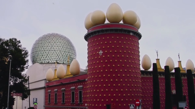 Video Reference: Landmark, Building, Dome, Architecture, Sky, Dome, Facade, Place of worship, Mosque, Historic site