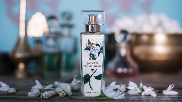 Video Reference: product, glass bottle, bottle, perfume, product, liquid, flower, Person