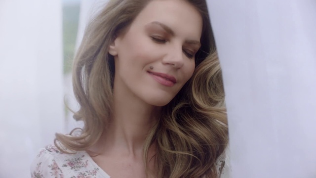 Video Reference: Hair, Face, Blond, Hairstyle, Eyebrow, Chin, Skin, Lip, Brown hair, Long hair