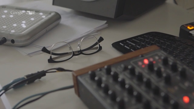 Video Reference: Electronics, Electronic device, Technology, Wire, Audio equipment, Electronic instrument, Glasses