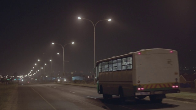 Video Reference: Street light, Mode of transport, Night, Transport, Atmospheric phenomenon, Lighting, Light, Light fixture, Automotive lighting, Midnight