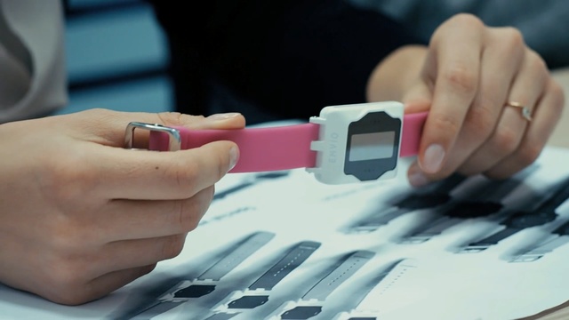 Video Reference: Nail, Hand, Finger, Technology, Electronic device, Electronic instrument, Electronics, Gadget, Gesture, Typing