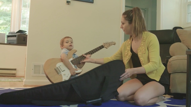 Video Reference: Arm, Shoulder, Joint, Sitting, Leg, Knee, Person