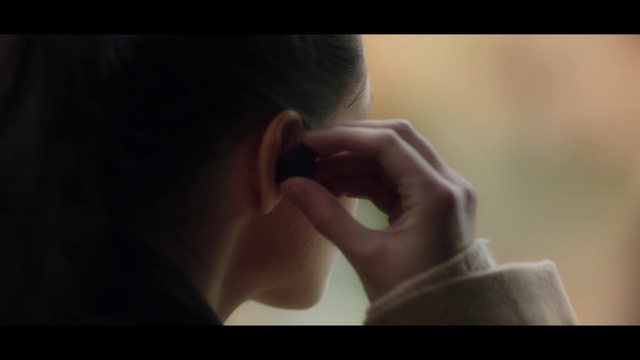 Video Reference: Hair, Nose, Ear, Skin, Eyebrow, Chin, Hairstyle, Beauty, Forehead, Hand