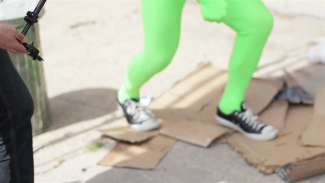 Video Reference: Green, Leg, Human leg, Tights, Joint, Leggings, Footwear, Animation, Floor, Action figure