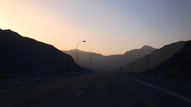 Video Reference: Sky, Road, Horizon, Atmospheric phenomenon, Dusk, Evening, Morning, Mountain, Cloud, Yellow