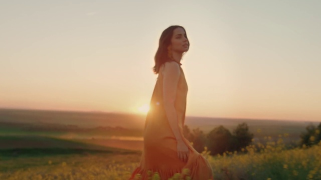 Video Reference: People in nature, Photograph, Backlighting, Morning, Sky, Sunlight, Light, Atmospheric phenomenon, Beauty, Photography