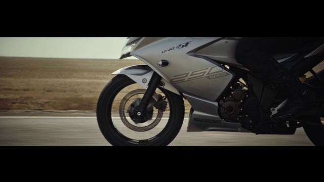 Video Reference: Land vehicle, Vehicle, Motorcycle, Automotive design, Automotive exhaust, Wheel, Automotive tire, Alloy wheel, Exhaust system, Automotive exterior