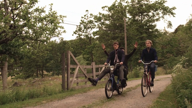 Video Reference: Cycling, Bicycle, Vehicle, Outdoor recreation, Cycle sport, Mountain bike, Recreation, Tree, Mode of transport, Dirt road