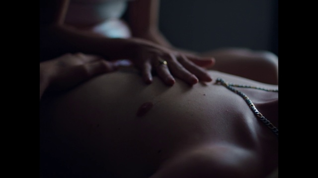 Video Reference: Stomach, Joint, Shoulder, Skin, Abdomen, Back, Flesh, Muscle, Hand, Close-up