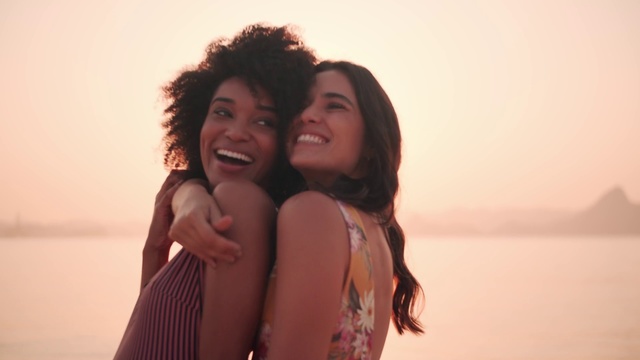 Video Reference: Hair, Facial expression, Smile, Fun, Friendship, Nose, Forehead, Hairstyle, Interaction, Cheek