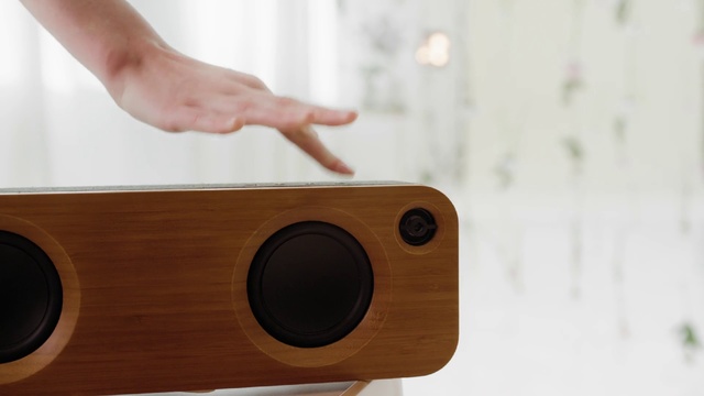 Video Reference: Product, Wood, Table, Plywood, Electronics, Design, Hardwood, Finger, Furniture, Gadget