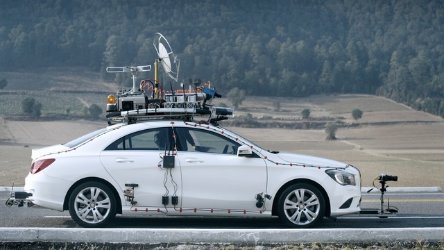 Video Reference: Land vehicle, Vehicle, Mid-size car, Car, Luxury vehicle, Automotive design, Mercedes-benz, Sedan, Compact car, Person