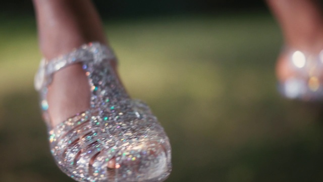 Video Reference: Glitter, Green, Footwear, Nail, Finger, Close-up, Water, Hand, Shoe, Fashion accessory