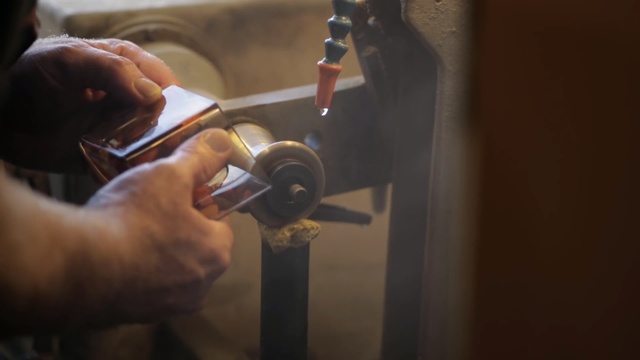 Video Reference: Arm, Door handle, Hand, Muscle, Metal, Wrist