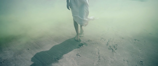 Video Reference: Atmospheric phenomenon, Water, Fog, Leg, Atmosphere, Haze, Photography, Barefoot, Landscape, Mist