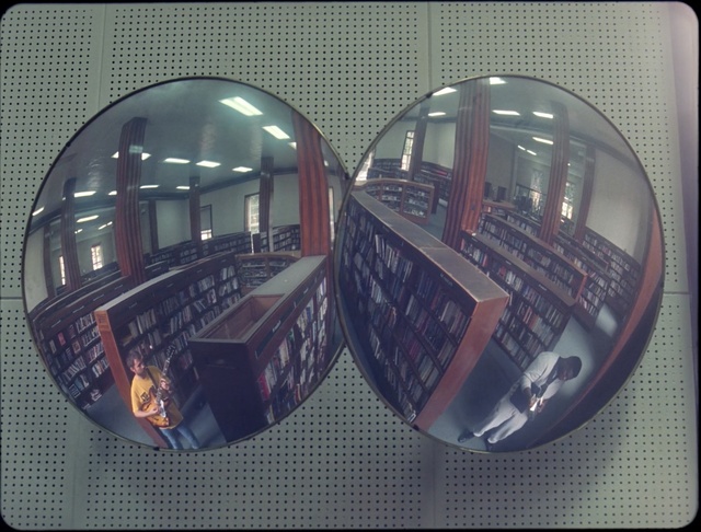 Video Reference: Reflection, Product, Mirror, Sphere, Transparent material, Circle, Glass, Person