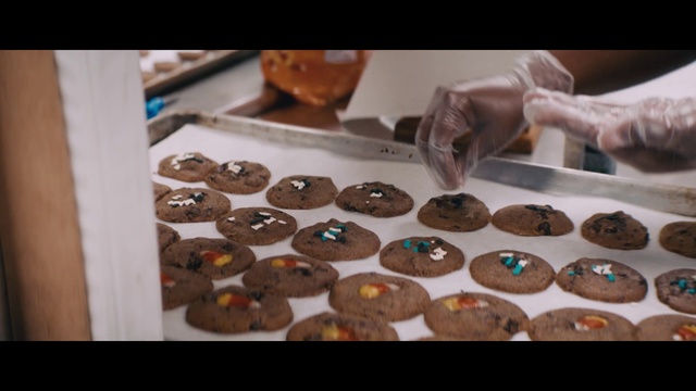 Video Reference: Food, Chocolate, Baking, Cuisine, Bake sale, Petit four, Finger food, Snack, Dessert, Baked goods