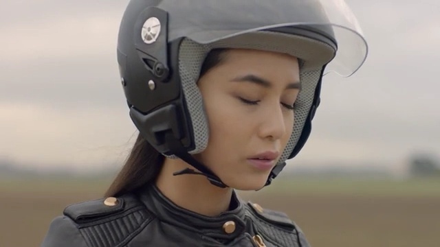 Video Reference: helmet, personal protective equipment, headgear, soldier, bicycle helmet, neck, product, Person