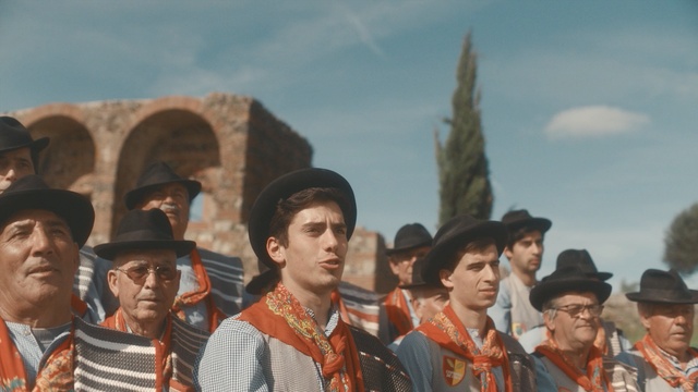 Video Reference: temple, tourism, crowd, religion, middle ages, Person