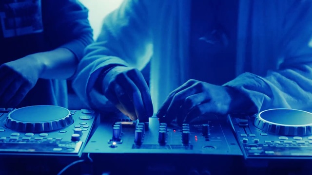 Video Reference: Disc jockey, Blue, Electronics, Deejay, Mixing console, Sound engineer, Audio engineer