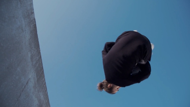 Video Reference: blue, sky, extreme sport, cloud, daytime, hand, adventure, fun, recreation