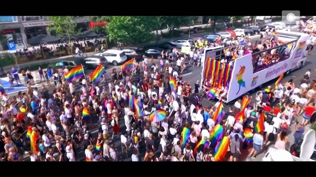 Video Reference: Crowd, People, Product, Event, Public event, Parade, Festival, Fan, Block party, Protest, Person, Large, Racing, Group, Man, Watching, Riding, Many, Holding, Colorful, Board, Standing, Game, Doing, Trick, Air, Skiing, Snow, Vehicle, Land vehicle, Car, Sport, Line