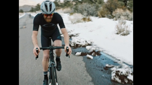 Video Reference: Land vehicle, Cycling, Bicycle, Cycle sport, Vehicle, Road bicycle, Bicycle helmet, Road cycling, Outdoor recreation, Bicycle frame