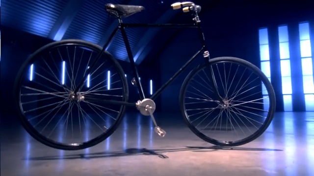 Video Reference: bicycle, bicycle wheel, spoke, road bicycle, wheel, light, bicycle accessory, bicycle frame, product, hybrid bicycle