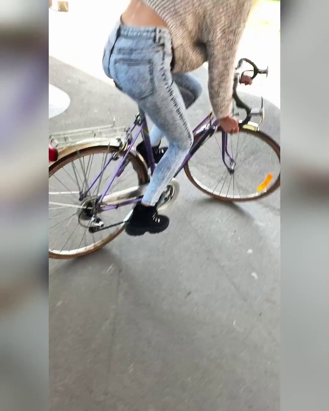 Video Reference: Bicycle wheel, Bicycle, Bicycle part, Cycle sport, Bicycle accessory, Vehicle, Bicycle drivetrain part, Bicycle tire, Leg, Bmx bike
