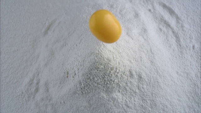 Video Reference: Yellow, Food, Egg, Orange, Standing, Board, Young, Man, Ball, Apple, White, Riding, Game, Ramp, Field, Snow, Beach, Room, Air