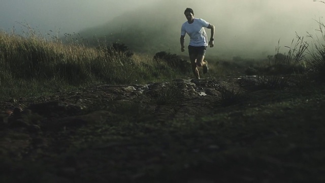 Video Reference: Atmospheric phenomenon, Outdoor recreation, Ultramarathon, Recreation, Running, Sky, Long-distance running, Hill, Adventure racing, Cloud