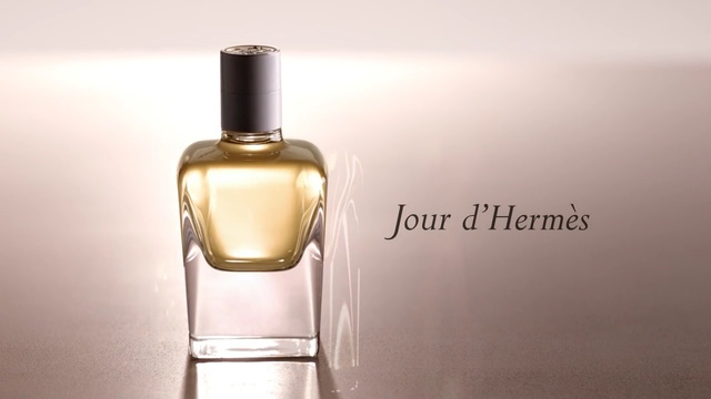 Video Reference: perfume, product, cosmetics, product, glass bottle, bottle