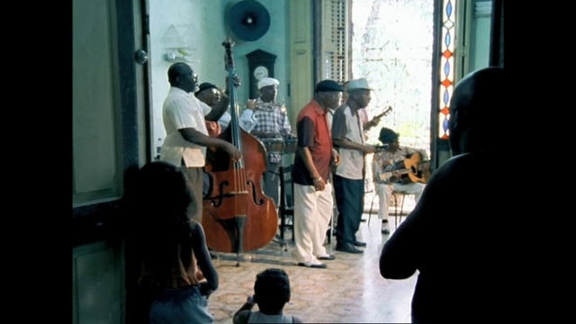 Video Reference: Street performance, Music, String instrument, Bowed string instrument, Musician, Musical instrument, Double bass, Violin family, Tololoche, String instrument