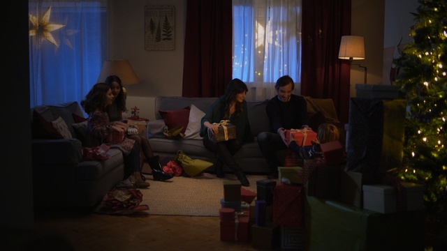 Video Reference: Light, Room, Event, Fun, Living room, Adaptation, House, Conversation, Performance, Night