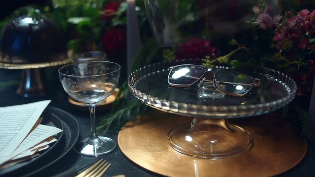 Video Reference: Champagne stemware, Stemware, Wine glass, Glass, Tableware, Drinkware, Table, Snifter, Serveware, À la carte food
