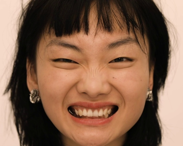 Video Reference: Face, Hair, Eyebrow, Nose, Tooth, Smile, Forehead, Facial expression, Chin, Skin, Person