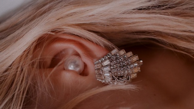Video Reference: Hair, Ear, Fashion accessory, Jewellery, Organ, Body jewelry, Close-up, Chin, Eye, Headpiece