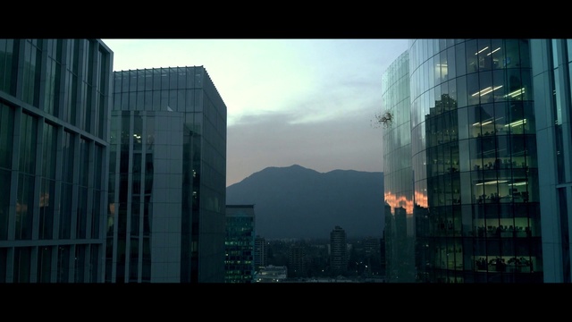 Video Reference: Metropolitan area, Urban area, Metropolis, Sky, City, Human settlement, Atmospheric phenomenon, Tower block, Architecture, Snapshot