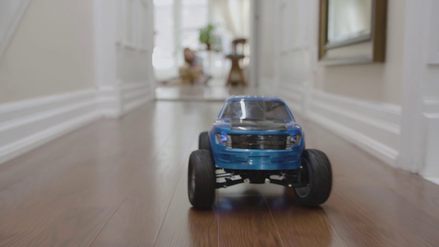 Video Reference: Land vehicle, Radio-controlled car, Vehicle, Toy vehicle, Model car, Car, Automotive design, Motor vehicle, Radio-controlled toy, Toy